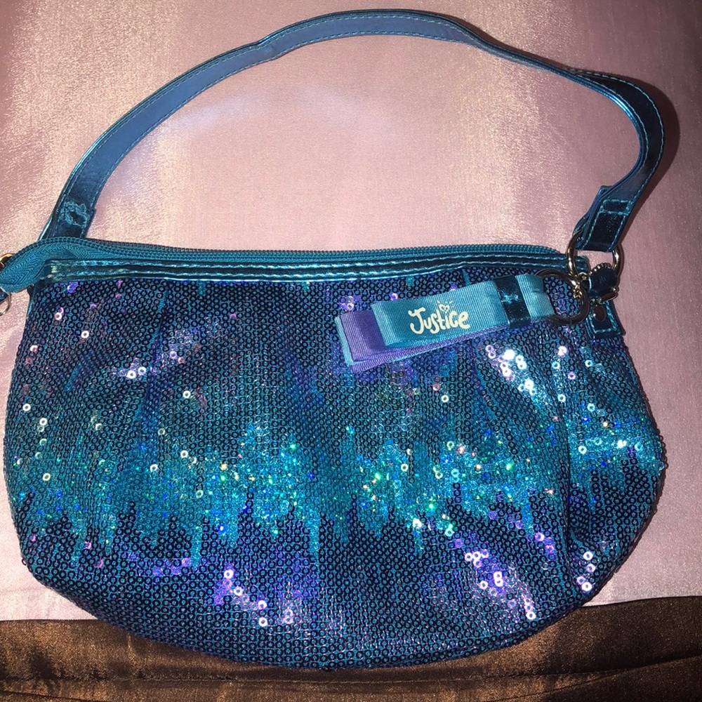 Justice Purse. Sequence in blue